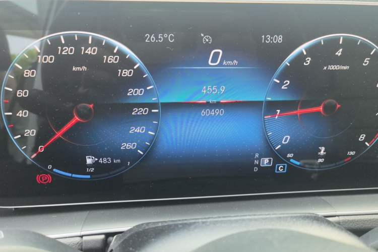Used Mercedes-Benz GLE 2021 GLE 350 4MATIC Stylish Model Odometer Close Up