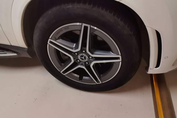 Used Mercedes-Benz GLE 2021 GLE 450 4MATIC Luxury Model Right Front Wheel Hub