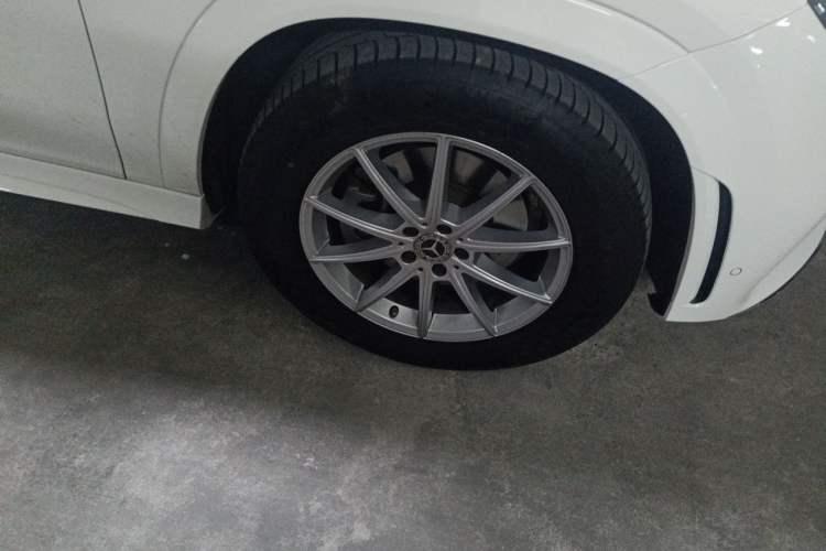 Used Mercedes-Benz GLE 2021 GLE 350 4MATIC Stylish Model Right Front Wheel Hub
