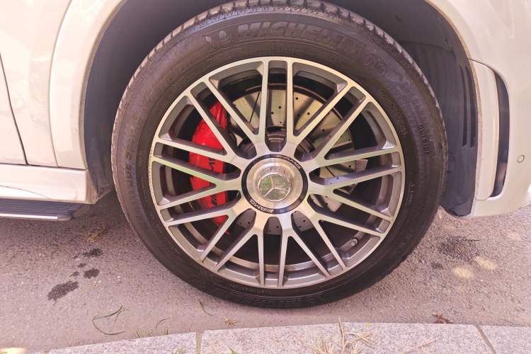 Used Mercedes-Benz GLE 2021 GLE 450 4MATIC AMG Line Right Front Wheel Hub
