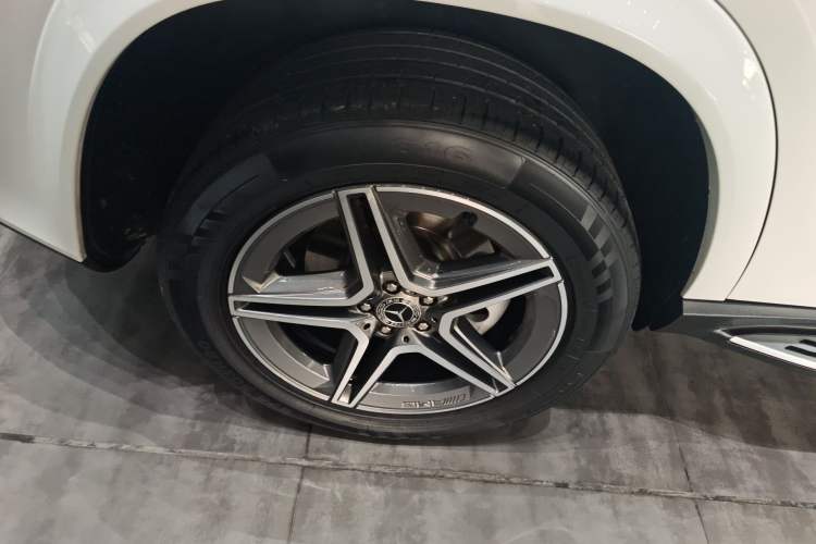 Used Mercedes-Benz GLE 2021 GLE 450 4MATIC Stylish Model Right Rear Wheel Hub