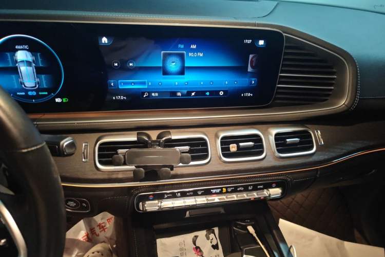 Used Mercedes-Benz GLE 2022 GLE 450 4MATIC Stylish Model Audio And AC Panel