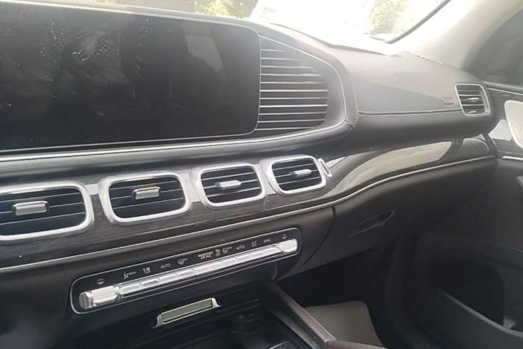Used Mercedes-Benz GLE 2022 GLE 350 4MATIC Stylish Model Audio And AC Panel