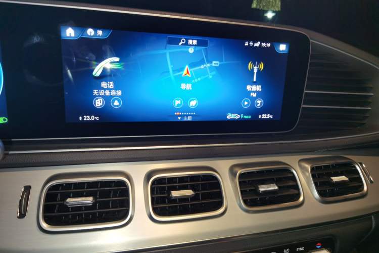 Used Mercedes-Benz GLE 2022 Refreshed GLE 350 4MATIC Luxury Edition Audio And AC Panel