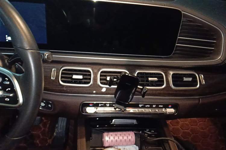 Used Mercedes-Benz GLE 2022 Facelifted GLE 350 4MATIC Fashion Edition Audio And AC Panel