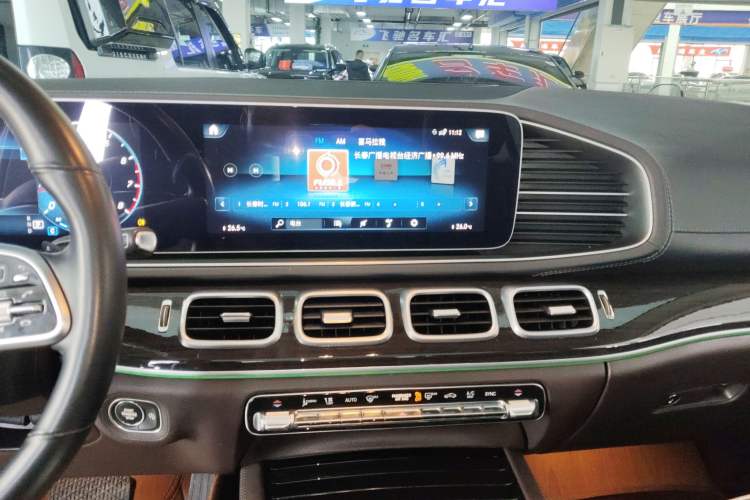 Used Mercedes-Benz GLE 2022 Refreshed GLE 350 4MATIC Dynamic Edition Audio And AC Panel