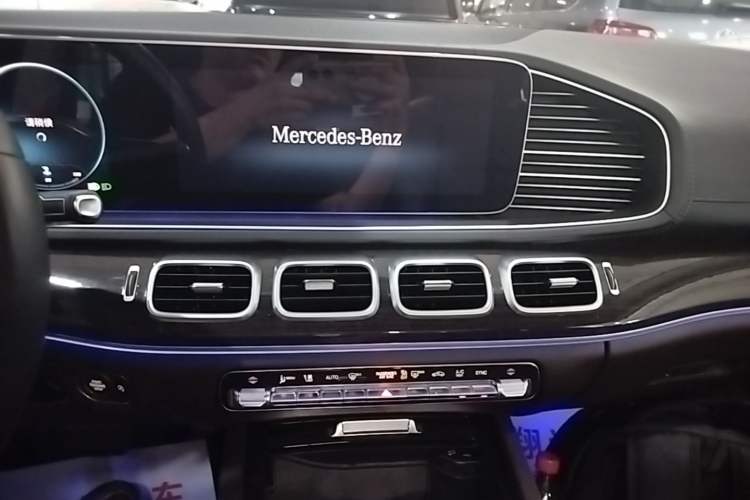 Used Mercedes-Benz GLE 2022 Facelifted GLE 350 4MATIC Fashion Edition Audio And AC Panel