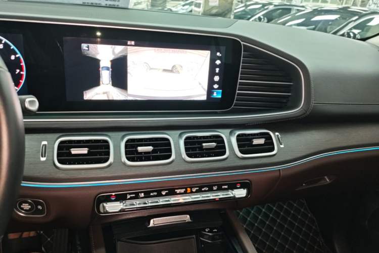 Used Mercedes-Benz GLE 2022 Refreshed GLE 450 4MATIC Luxury Edition Audio And AC Panel