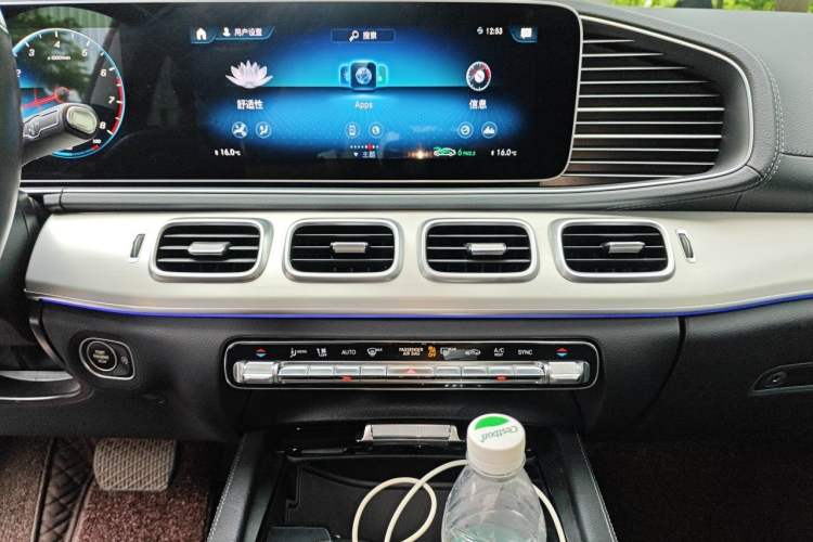 Used Mercedes-Benz GLE 2022 Refreshed GLE 350 4MATIC Dynamic Edition Audio And AC Panel