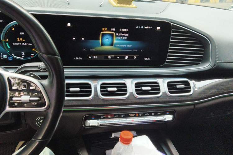 Used Mercedes-Benz GLE 2022 GLE 350 4MATIC Dynamic Edition Audio And AC Panel