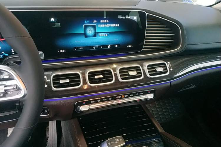 Used Mercedes-Benz GLE 2022 GLE 350 4MATIC Dynamic Edition Audio And AC Panel