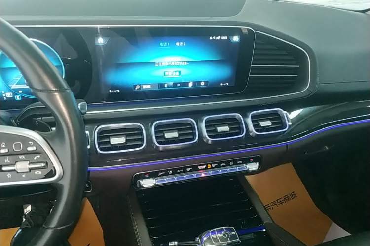 Used Mercedes-Benz GLE 2022 GLE 350 4MATIC Dynamic Edition Audio And AC Panel
