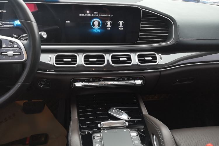 Used Mercedes-Benz GLE 2022 Facelifted GLE 350 4MATIC Fashion Edition Audio And AC Panel