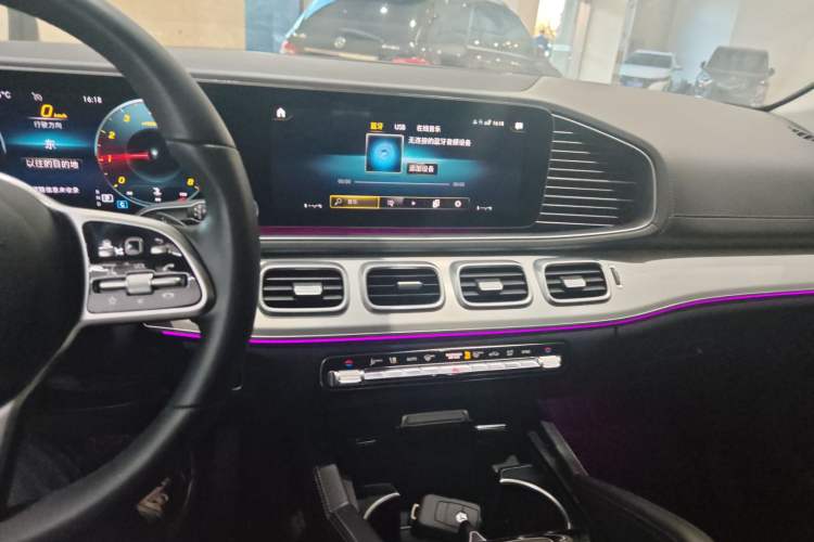 Used Mercedes-Benz GLE 2022 Refreshed GLE 350 4MATIC Coupe SUV Luxury Edition Audio And AC Panel