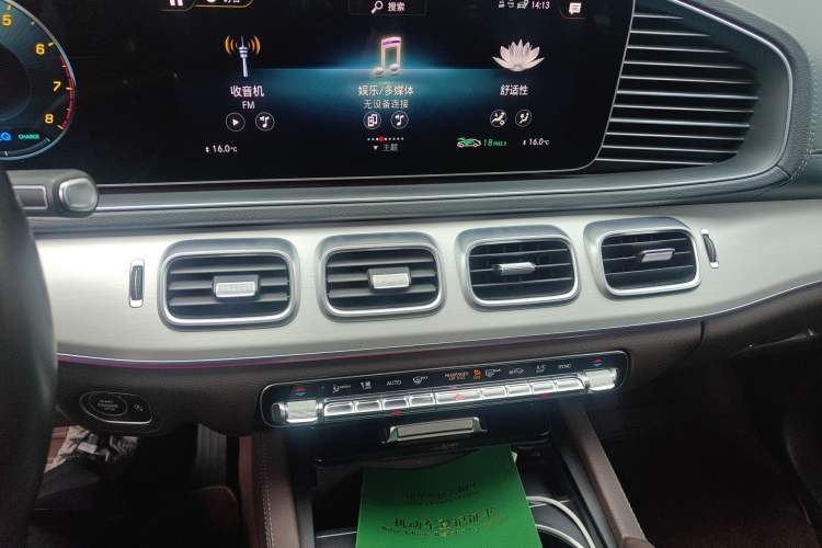 Used Mercedes-Benz GLE 2022 Refreshed GLE 450 4MATIC Stylish Edition Audio And AC Panel