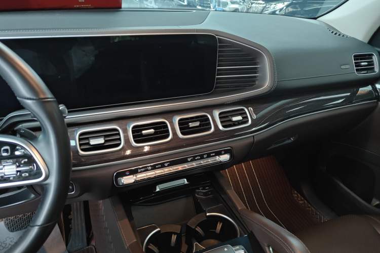 Used Mercedes-Benz GLE 2022 Facelifted GLE 350 4MATIC Fashion Edition Audio And AC Panel