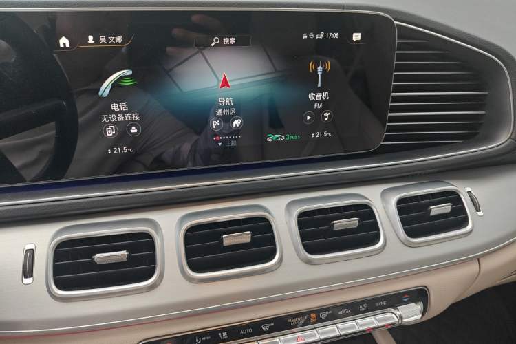 Used Mercedes-Benz GLE 2022 Refreshed GLE 450 4MATIC Stylish Edition Audio And AC Panel