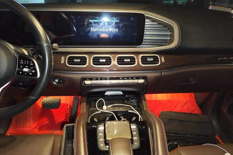 Used Mercedes-Benz GLE 2022 GLE 350 4MATIC Stylish Model Audio And AC Panel