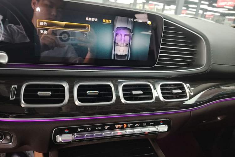 Used Mercedes-Benz GLE 2022 GLE 350 4MATIC Stylish Model Audio And AC Panel