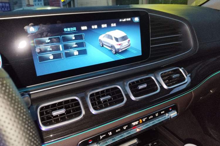 Used Mercedes-Benz GLE 2022 Facelifted GLE 350 4MATIC Fashion Edition Audio And AC Panel