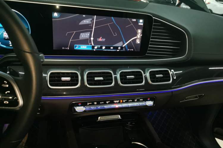 Used Mercedes-Benz GLE 2022 GLE 350 4MATIC Dynamic Edition Audio And AC Panel