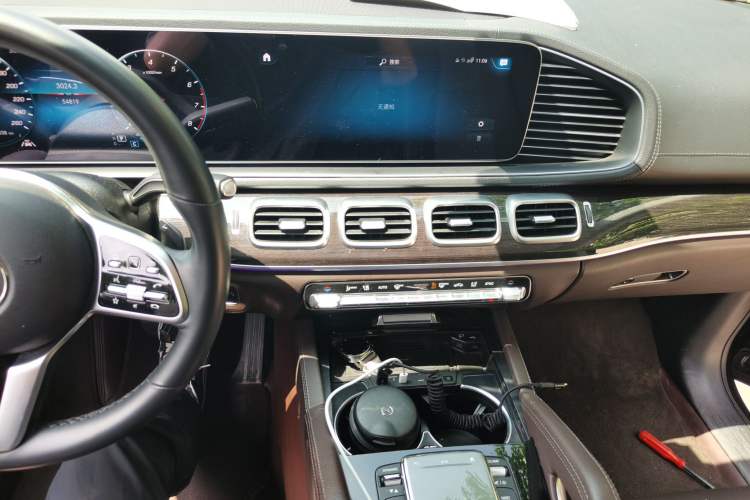 Used Mercedes-Benz GLE 2022 GLE 350 4MATIC Stylish Model Audio And AC Panel