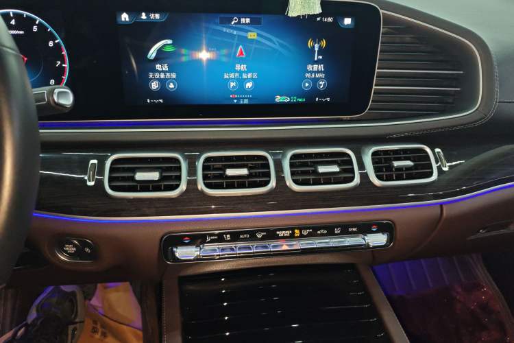 Used Mercedes-Benz GLE 2022 Facelifted GLE 350 4MATIC Fashion Edition Audio And AC Panel