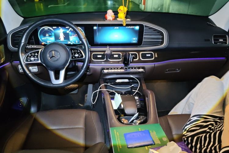 Used Mercedes-Benz GLE 2022 GLE 350 4MATIC Stylish Model Center Console