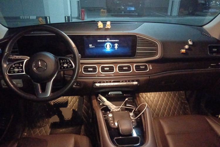 Used Mercedes-Benz GLE 2022 GLE 350 4MATIC Stylish Model Center Console