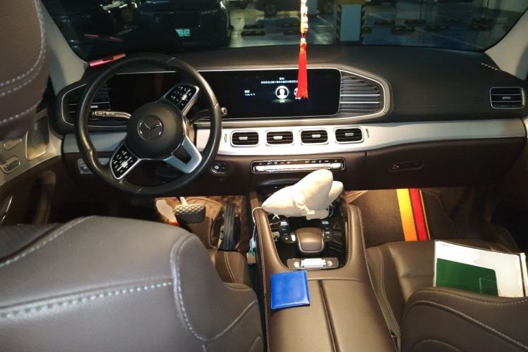 Used Mercedes-Benz GLE 2022 Refreshed GLE 450 4MATIC Stylish Edition Center Console