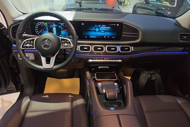 Used Mercedes-Benz GLE 2022 GLE 350 4MATIC Stylish Model Center Console