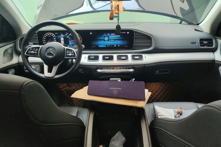 Used Mercedes-Benz GLE 2022 Refreshed GLE 350 4MATIC Coupe SUV Luxury Edition Center Console