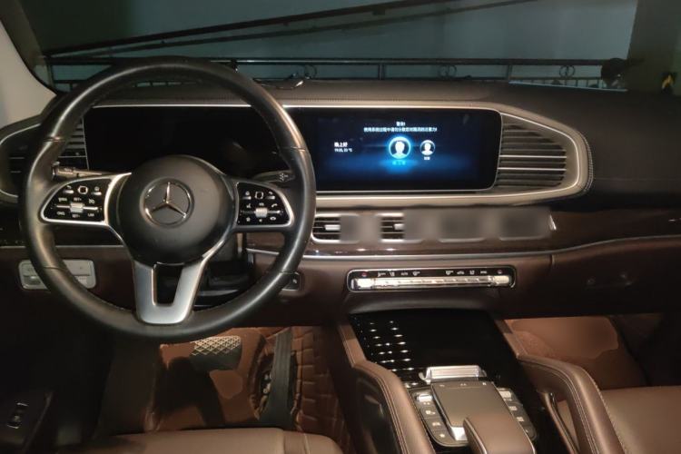 Used Mercedes-Benz GLE 2022 GLE 350 4MATIC Stylish Model Center Console