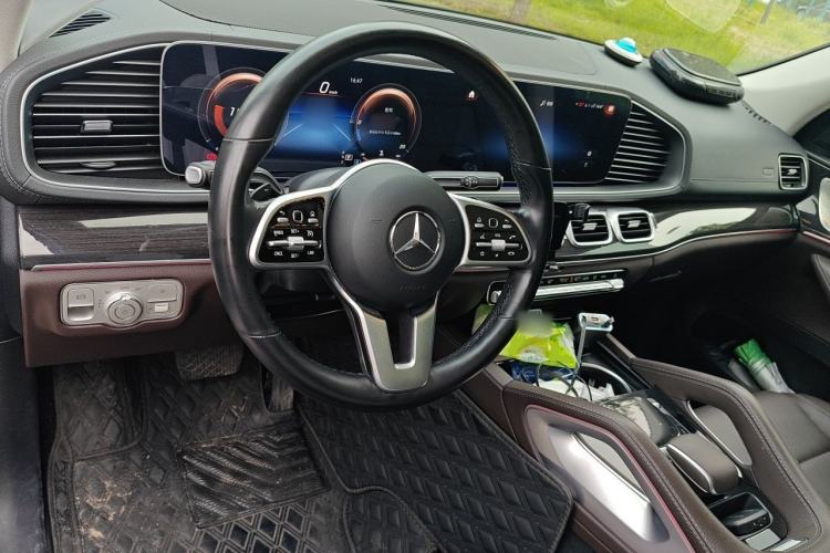 Used Mercedes-Benz GLE 2022 GLE 350 4MATIC Stylish Model Center Console