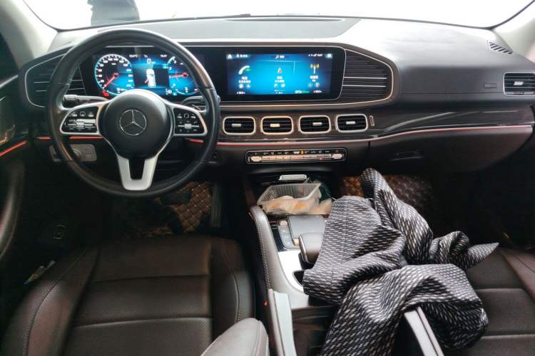 Used Mercedes-Benz GLE 2022 GLE 350 4MATIC Stylish Model Center Console