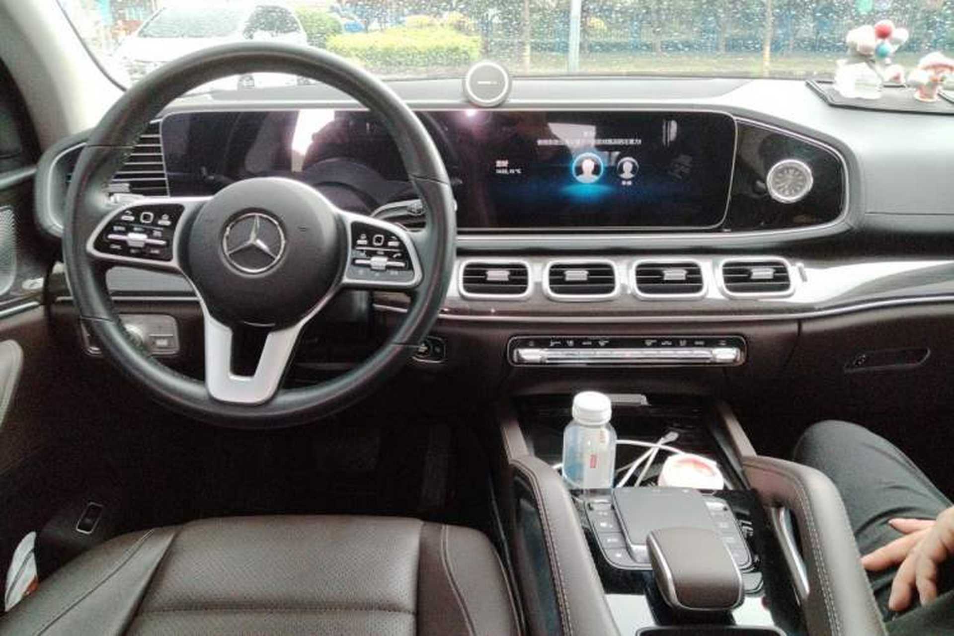 Used Mercedes-Benz GLE 2022 Facelifted GLE 350 4MATIC Fashion Edition Center Console