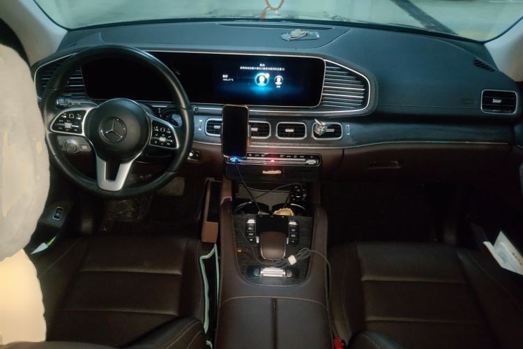Used Mercedes-Benz GLE 2022 Refreshed GLE 450 4MATIC Luxury Edition Center Console