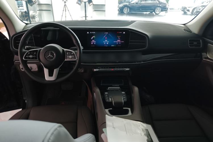 Used Mercedes-Benz GLE 2022 Facelifted GLE 350 4MATIC Fashion Edition Center Console