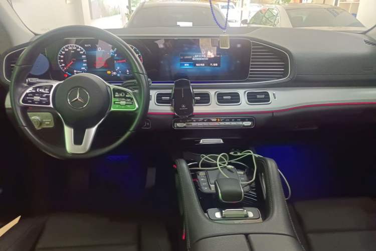 Used Mercedes-Benz GLE 2022 GLE 350 4MATIC Stylish Model Center Console