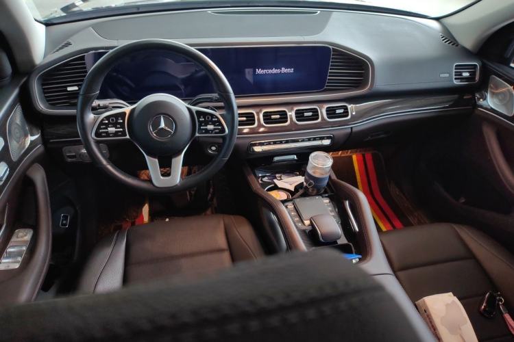 Used Mercedes-Benz GLE 2022 GLE 350 4MATIC Stylish Model Center Console