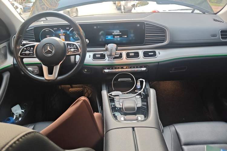 Used Mercedes-Benz GLE 2022 Refreshed GLE 350 4MATIC Coupe SUV Luxury Edition Center Console