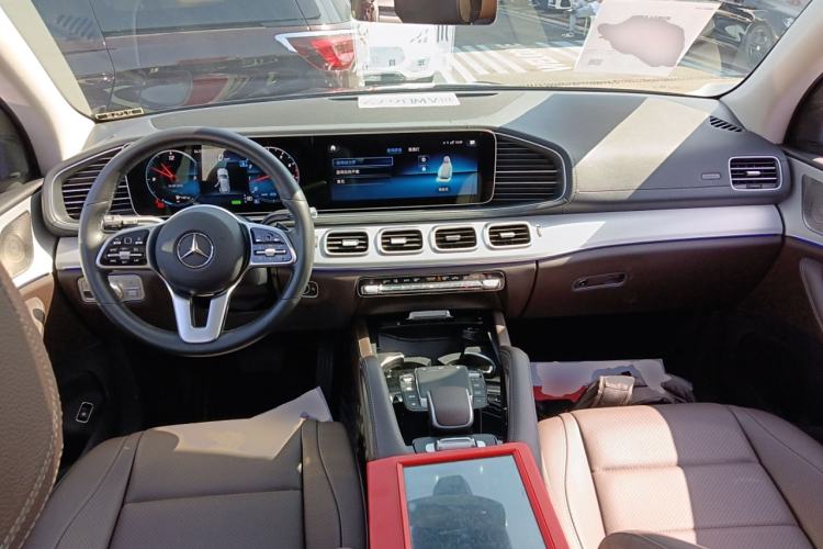 Used Mercedes-Benz GLE 2022 GLE 450 4MATIC Stylish Model Center Console
