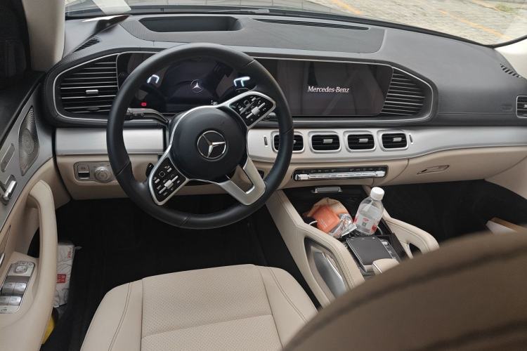 Used Mercedes-Benz GLE 2022 Refreshed GLE 450 4MATIC Stylish Edition Center Console