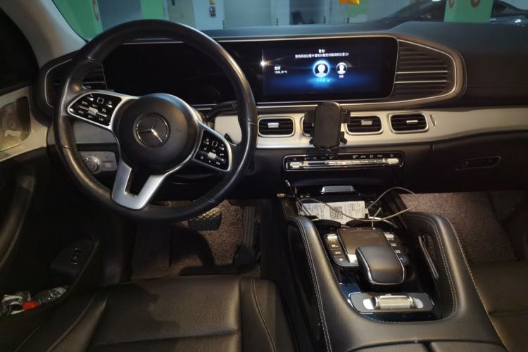 Used Mercedes-Benz GLE 2022 Facelifted GLE 350 4MATIC Fashion Edition Center Console