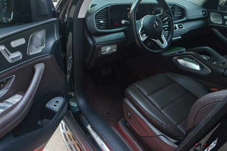 Used Mercedes-Benz GLE 2022 Refreshed GLE 450 4MATIC Luxury Edition Driver Seat