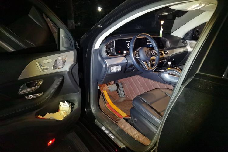 Used Mercedes-Benz GLE 2022 Refreshed GLE 350 4MATIC Luxury Edition Driver Seat