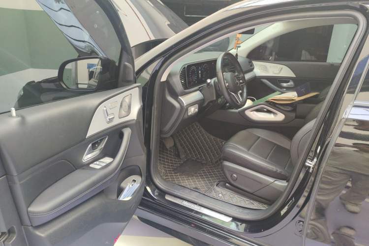 Used Mercedes-Benz GLE 2022 Refreshed GLE 350 4MATIC Coupe SUV Luxury Edition Driver Seat