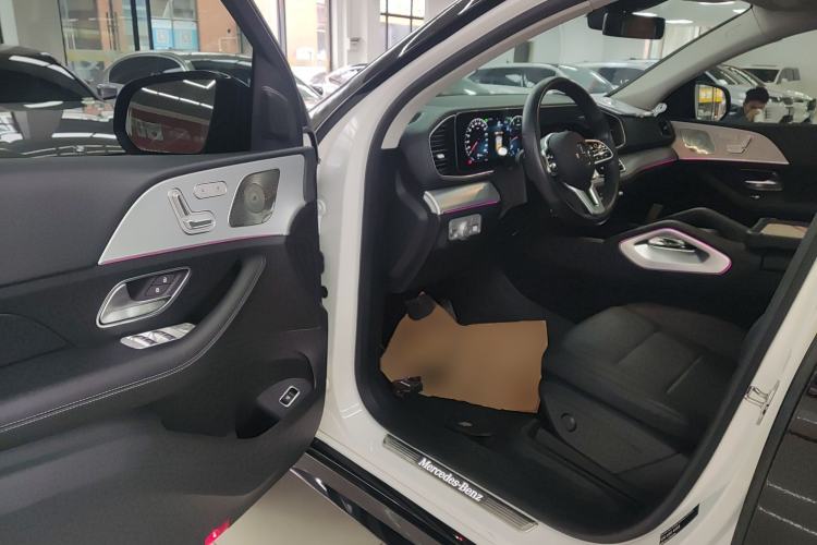 Used Mercedes-Benz GLE 2022 Refreshed GLE 350 4MATIC Coupe SUV Luxury Edition Driver Seat