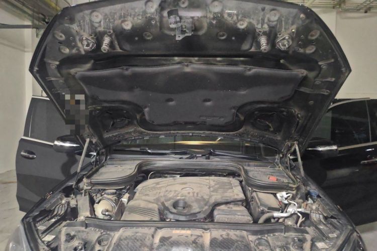 Used Mercedes-Benz GLE 2022 GLE 450 4MATIC Stylish Model Engine Bay