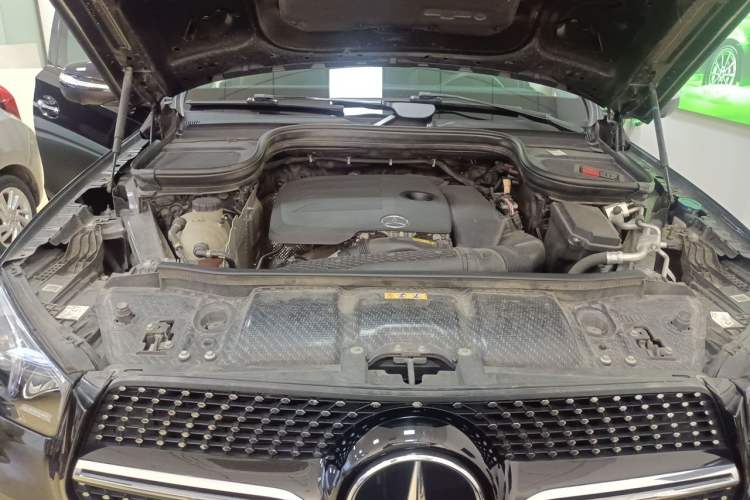 Used Mercedes-Benz GLE 2022 GLE 350 4MATIC Stylish Model Engine Bay